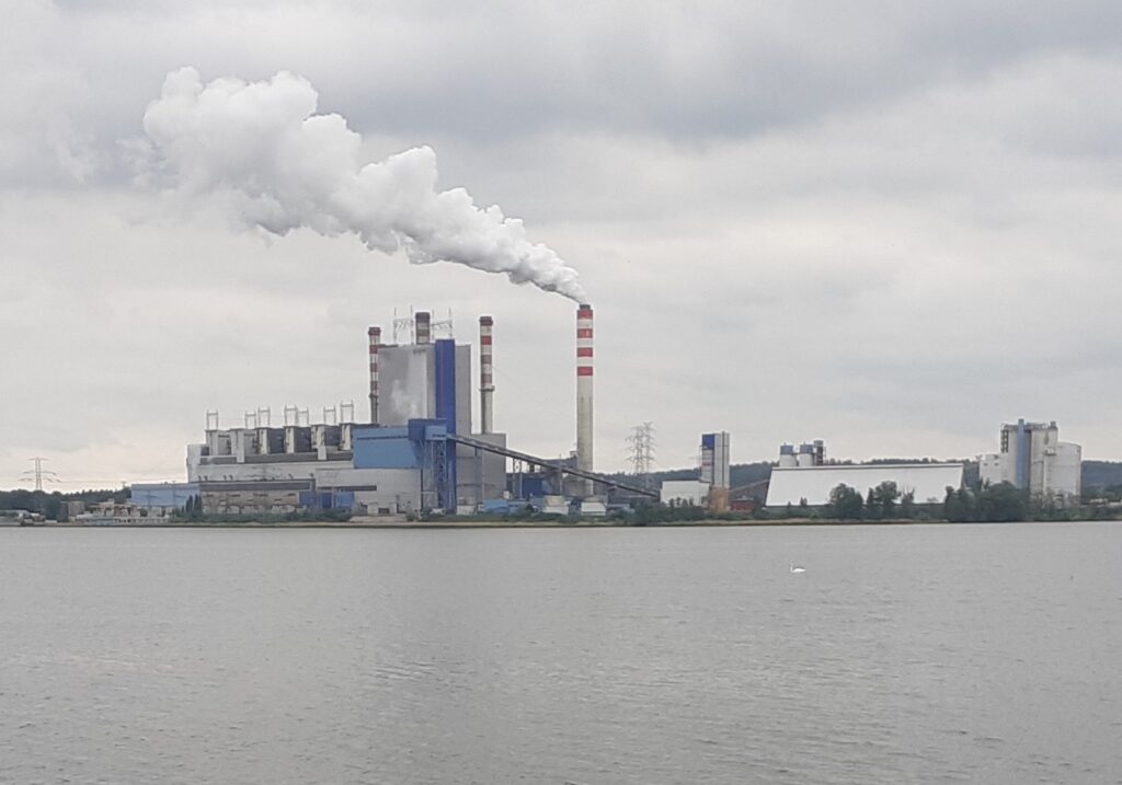 Elektrownia w Koninie i działalności zależne od niej to przykład problemów związanych z sektorem okołogórniczym