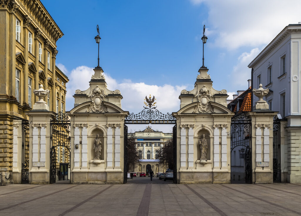 obowiązkowa służba wojskowa albo edukacja